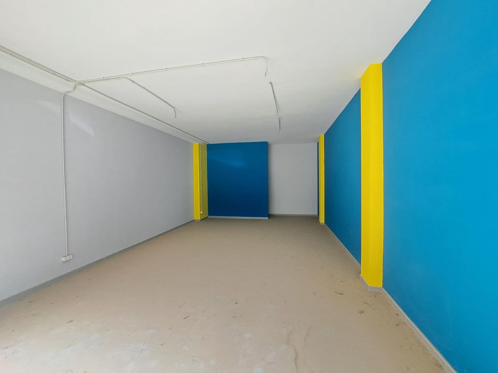 Commercial for rent in Alzira - € 1,200 (Ref: 8536791)
