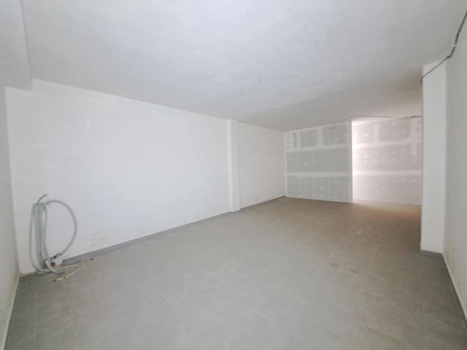 Commercial for rent in Alzira - € 1,200 (Ref: 8536791)