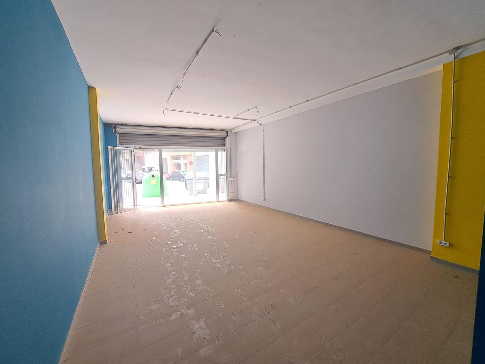Commercial for rent in Alzira - € 1,200 (Ref: 8536791)
