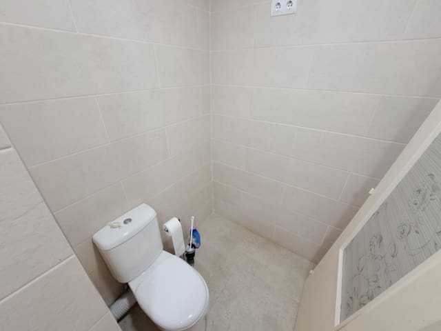 Commercial for sale in Alzira - € 110,000 (Ref: 8564888)