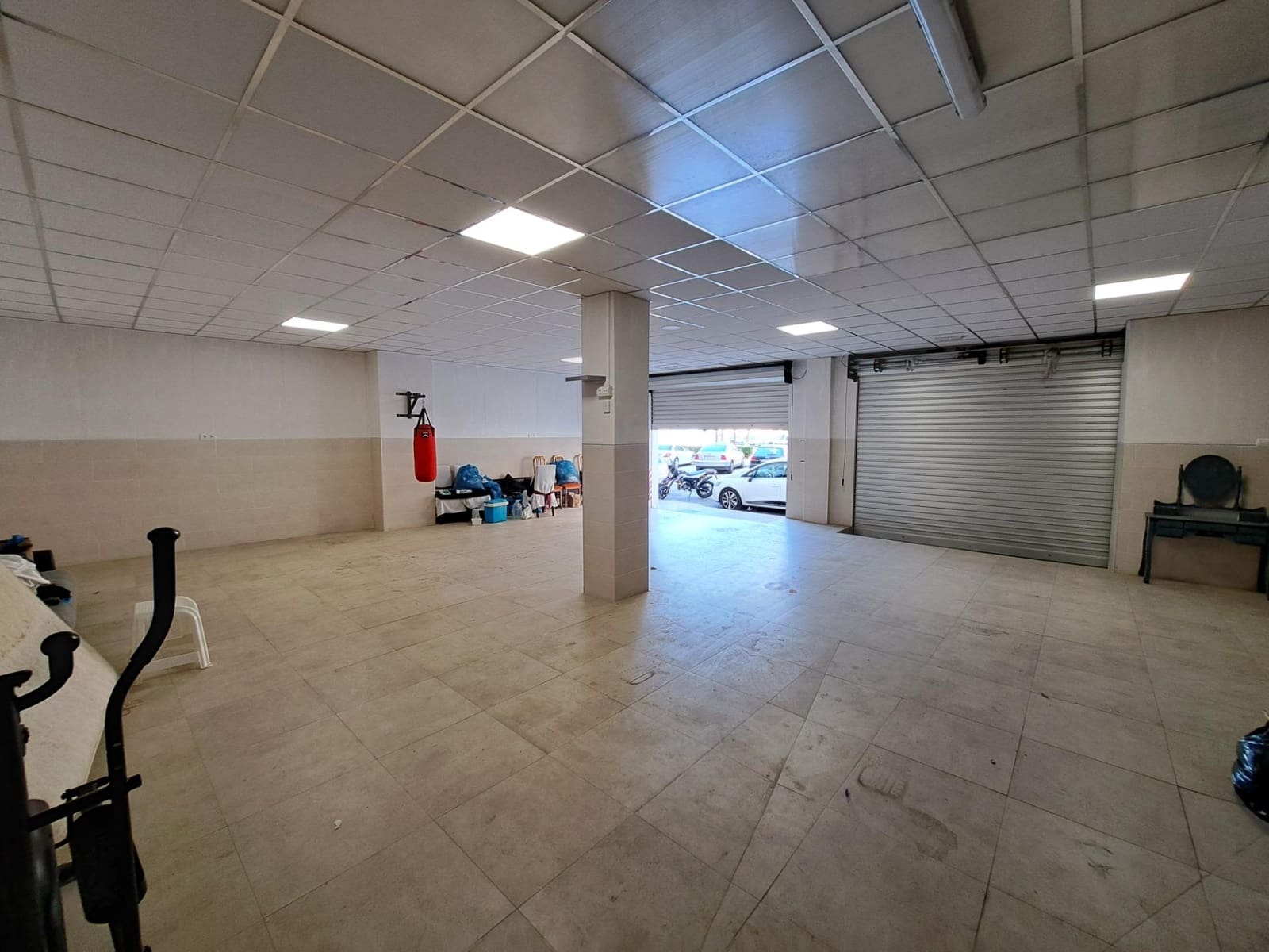 Comercial para venda em Alzira - 110 000 € (Ref: 8564888)