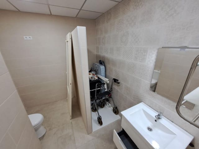 Commercial for sale in Alzira - € 110,000 (Ref: 8564888)