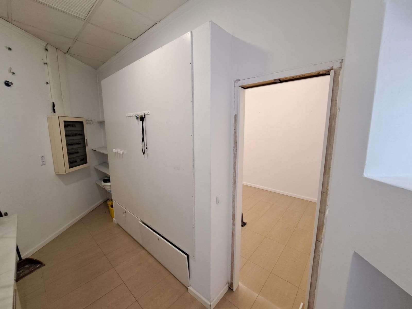 Commercial for sale in Alzira - € 190,000 (Ref: 8597390)