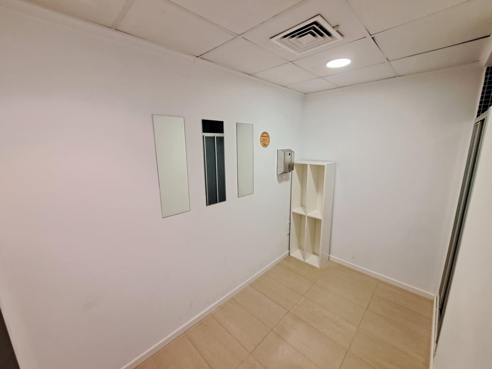 Commercial for sale in Alzira - € 190,000 (Ref: 8597390)