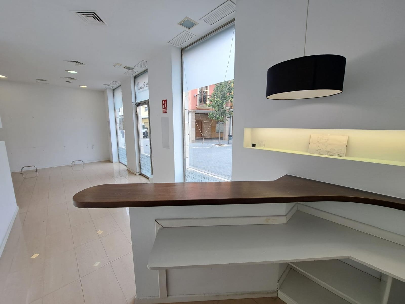 Commercial for sale in Alzira - € 190,000 (Ref: 8597390)