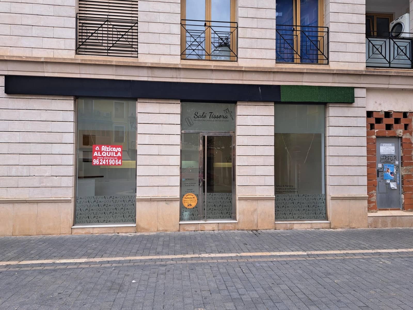Commercial for sale in Alzira - € 190,000 (Ref: 8597390)