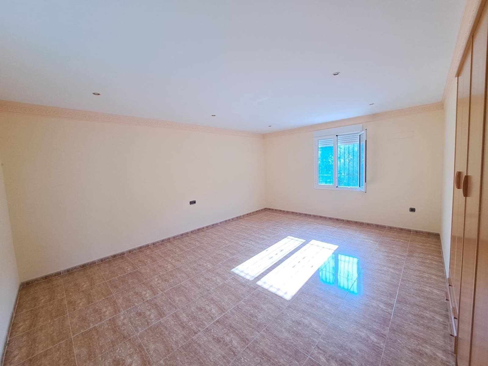 3 soveværelse Villa til salg i Alzira med swimmingpool garage - € 380.000 (Ref: 8615168)
