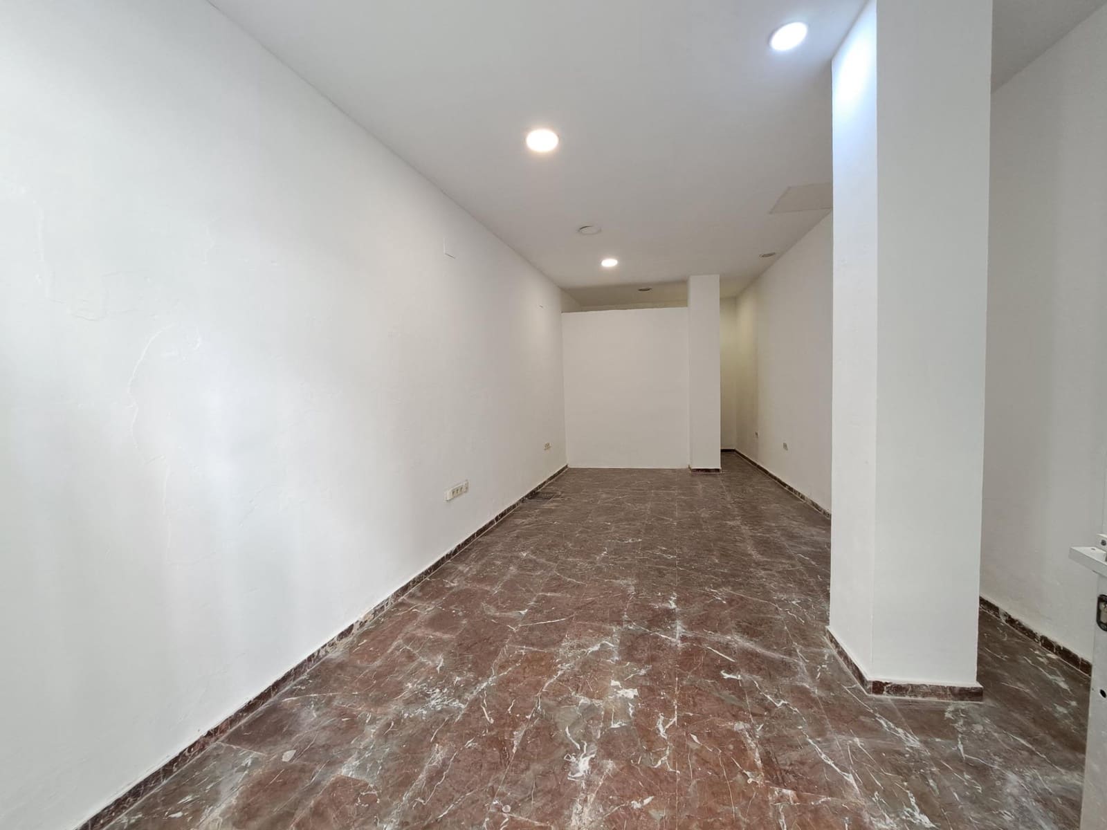 Comercial para venda em Alzira - 88 000 € (Ref: 8741754)
