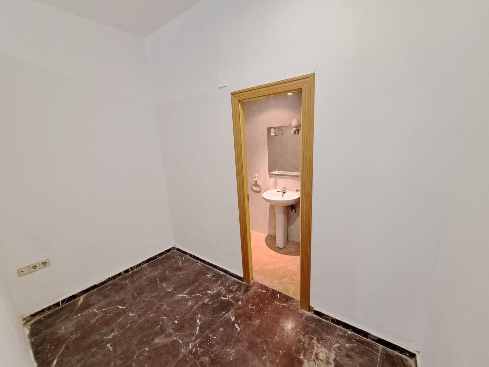 Comercial para venda em Alzira - 88 000 € (Ref: 8741754)