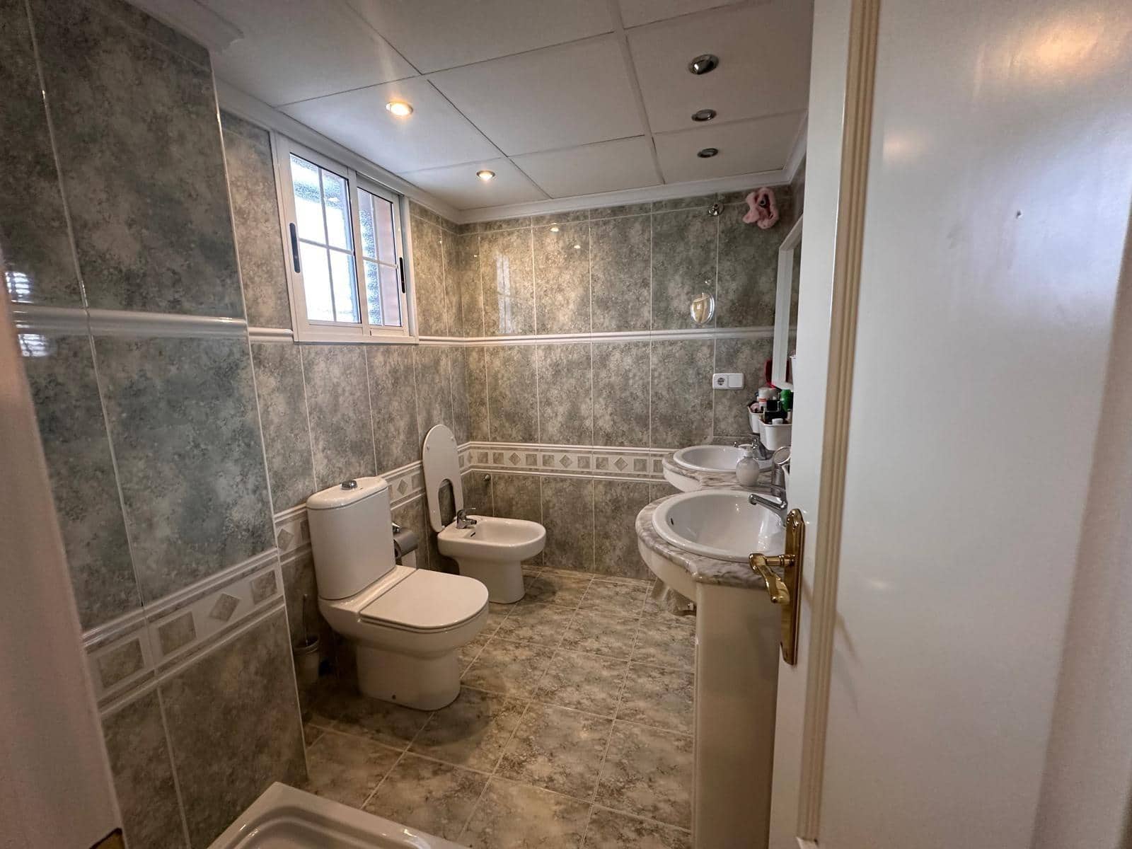 5 soveværelse Rækkehus til salg i Alzira med garage - € 325.000 (Ref: 8770550)