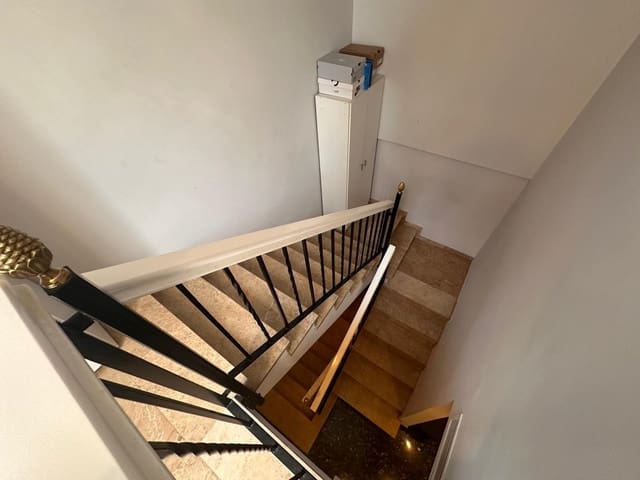 5 sovrum Radhus till salu i Alzira med garage - 325 000 € (Ref: 8770550)