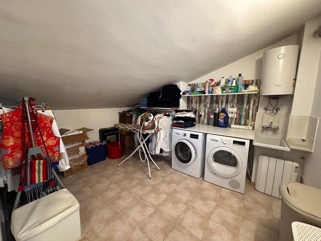 5 sovrum Radhus till salu i Alzira med garage - 325 000 € (Ref: 8770550)