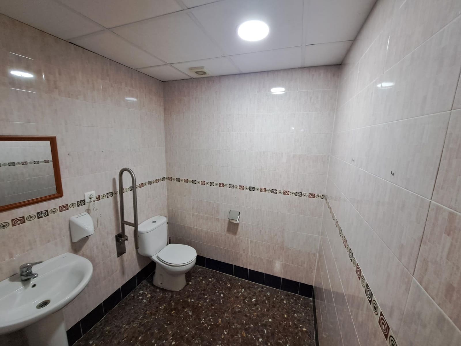 Erhverv til salg i Alzira - € 90.000 (Ref: 8822377)