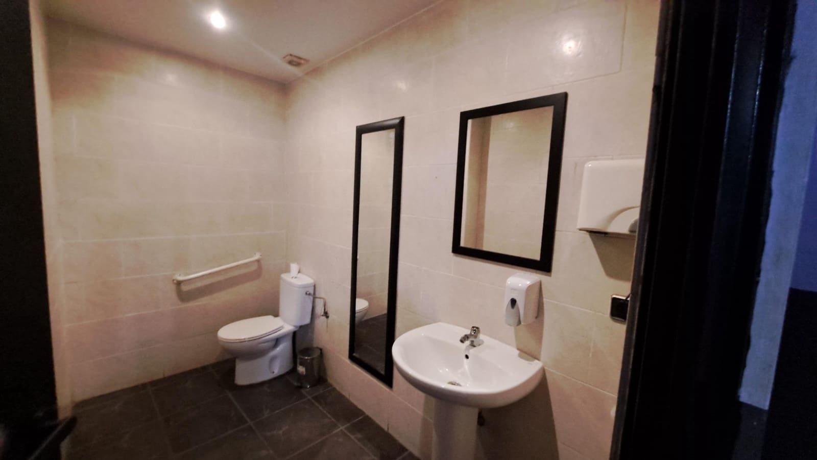 Komercyjne na sprzedaż w Carcaixent - 140 000 € (Ref: 8827418)