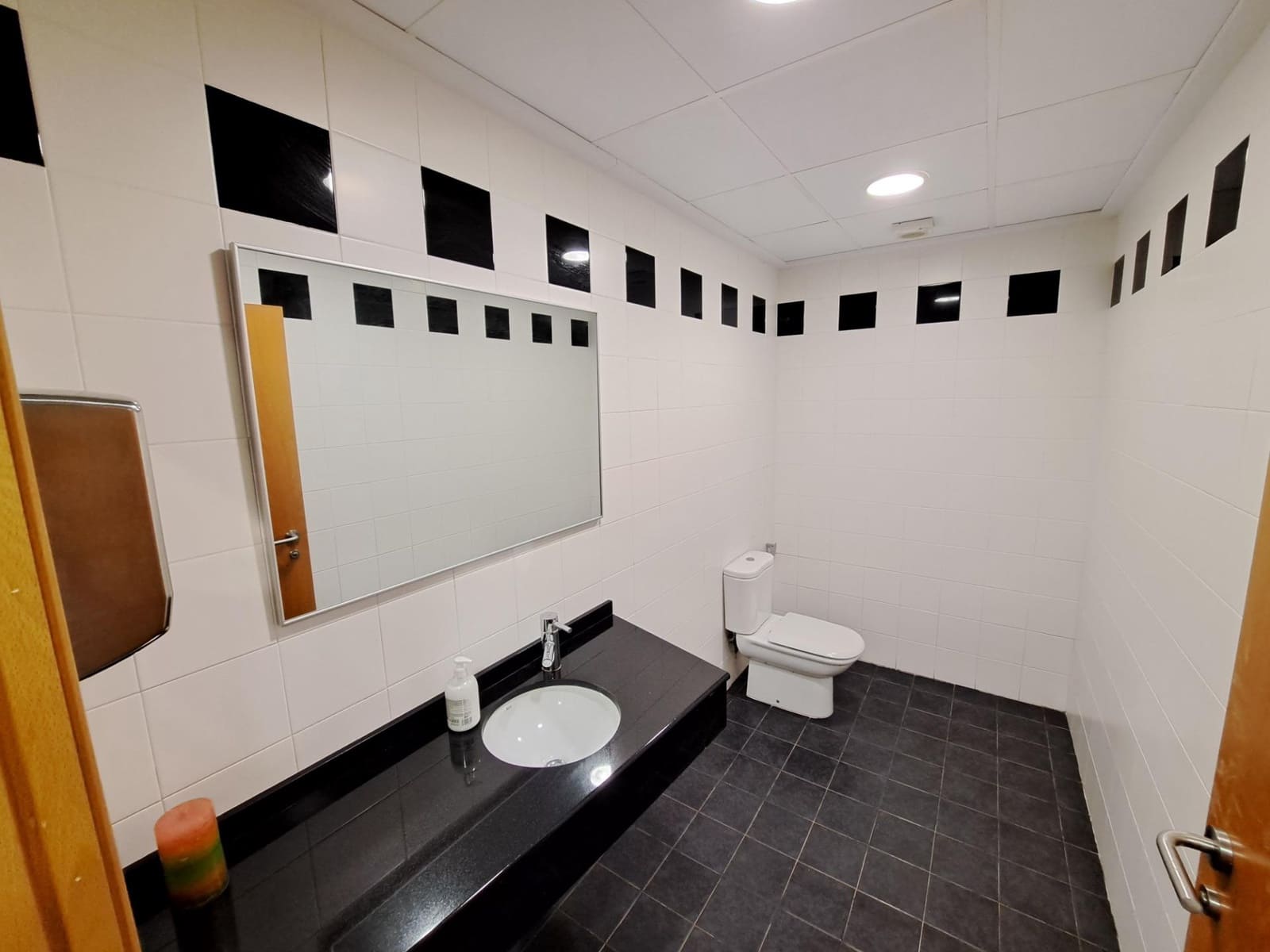 Erhverv til salg i Algemesi - € 115.000 (Ref: 8847692)