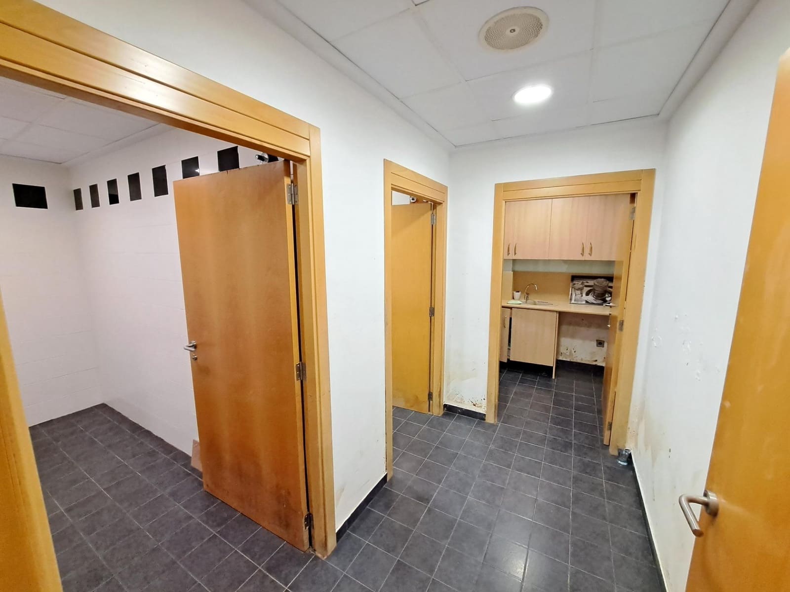 Erhverv til salg i Algemesi - € 115.000 (Ref: 8847692)