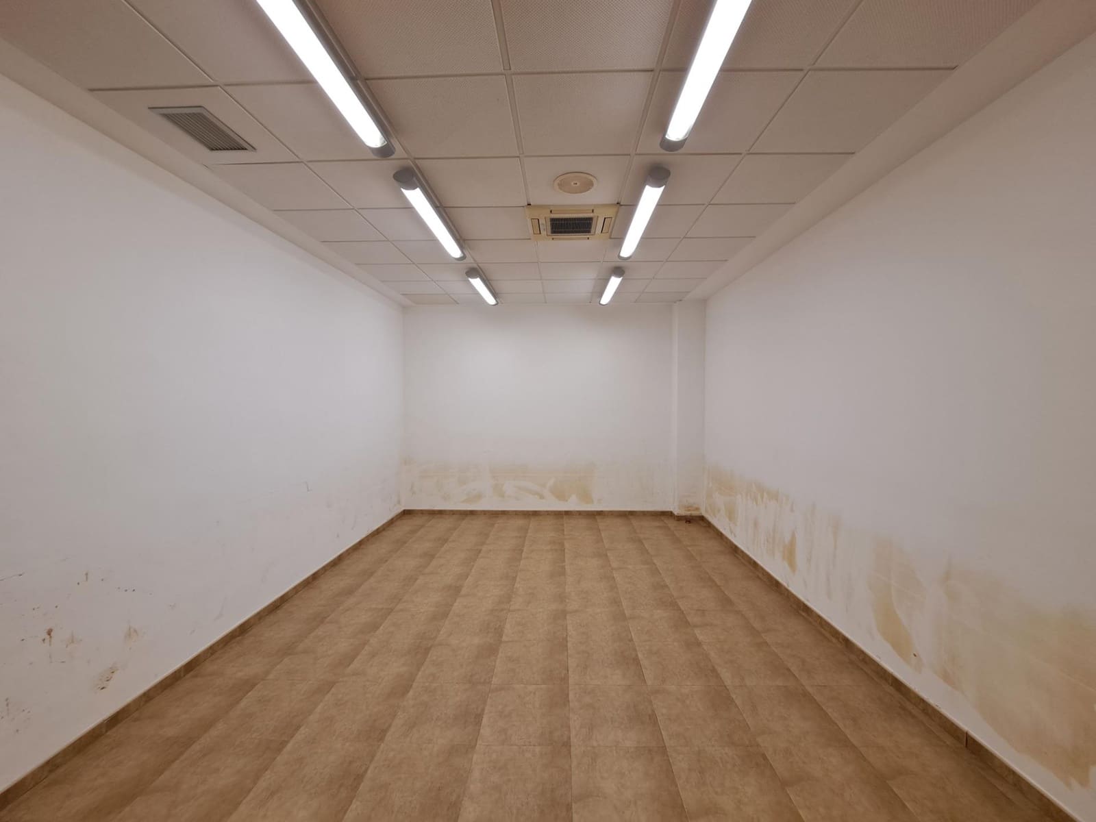 Erhverv til salg i Algemesi - € 115.000 (Ref: 8847692)