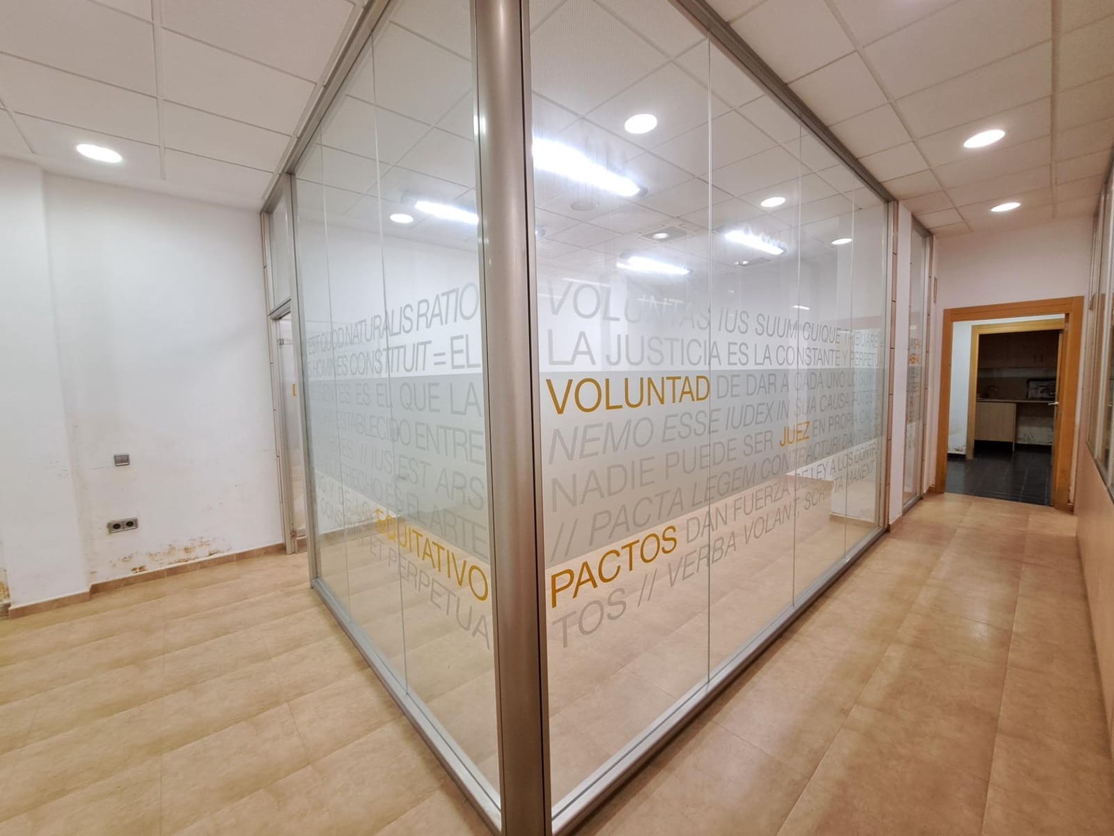 Erhverv til salg i Algemesi - € 115.000 (Ref: 8847692)