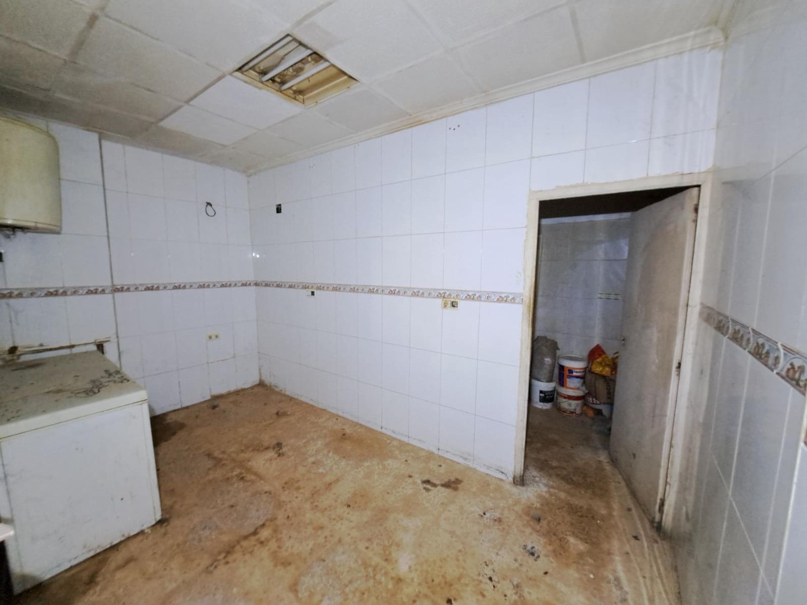 Erhverv til salg i Alzira - € 48.000 (Ref: 8888368)