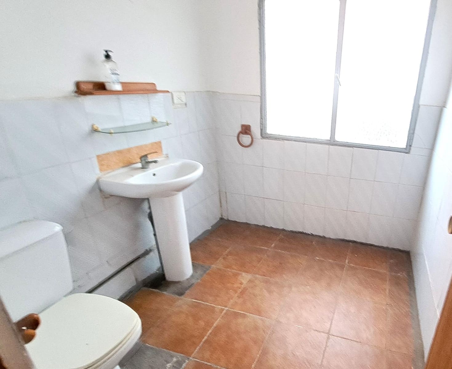 Commercial for sale in Carcaixent - € 80,000 (Ref: 8888369)