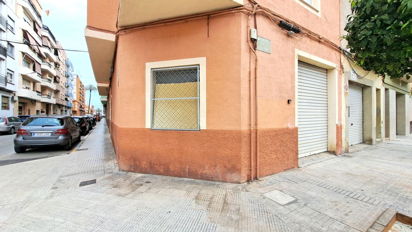 Commercial for sale in Carcaixent - € 80,000 (Ref: 8888369)