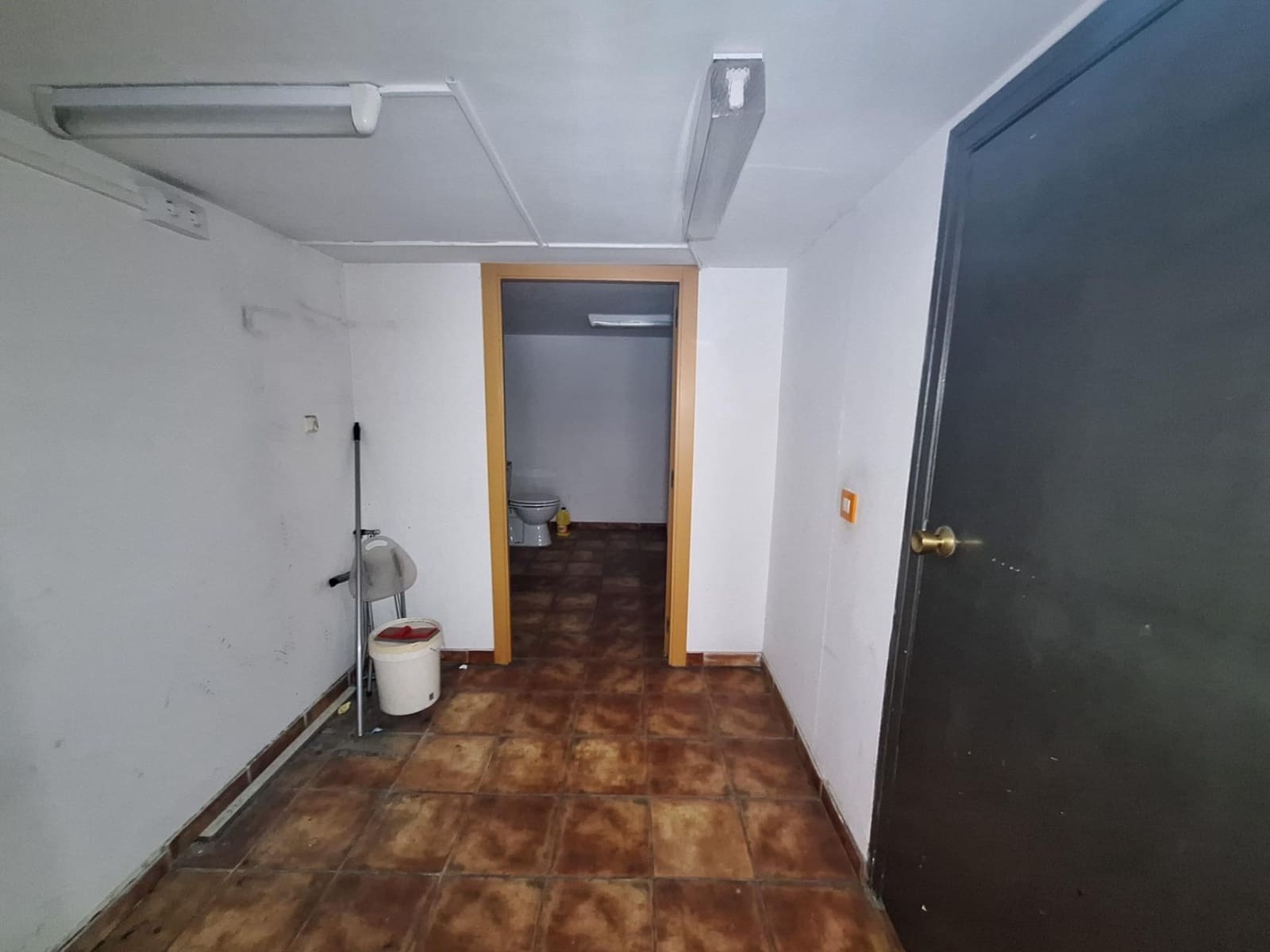 Erhverv til leje i Alzira - € 700 (Ref: 8900335)