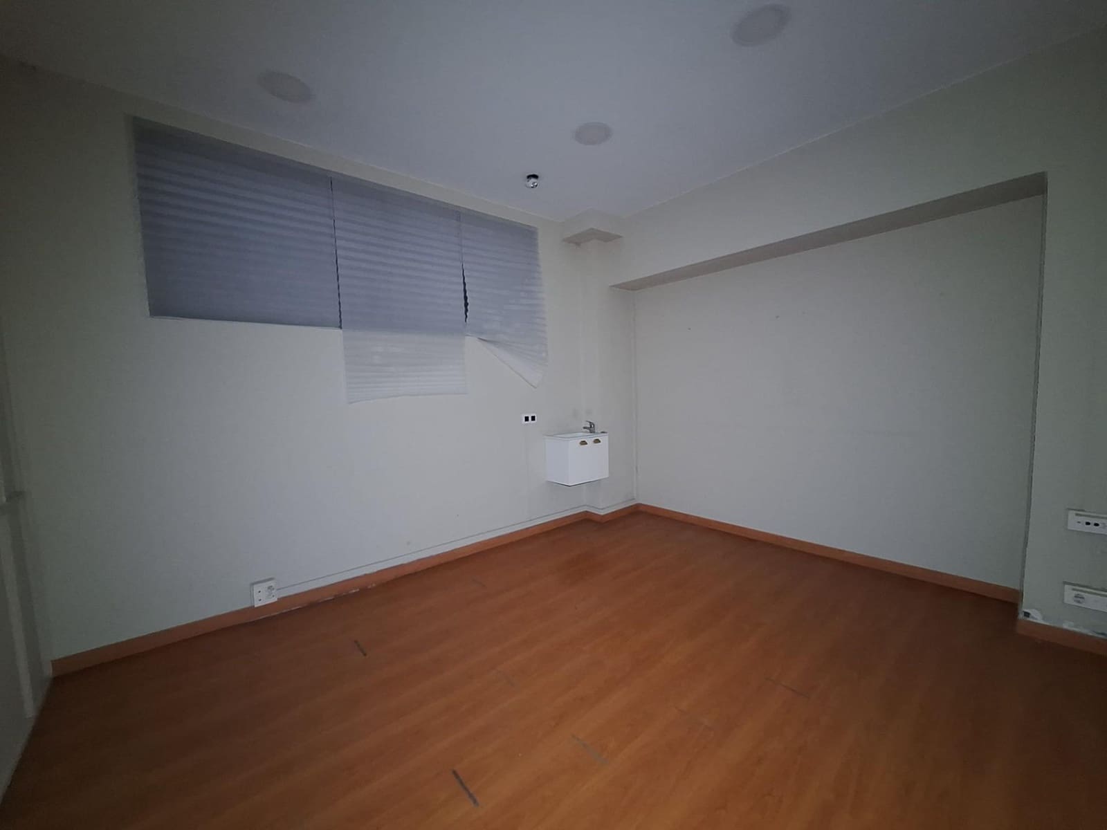 Erhverv til leje i Alzira - € 700 (Ref: 8900335)