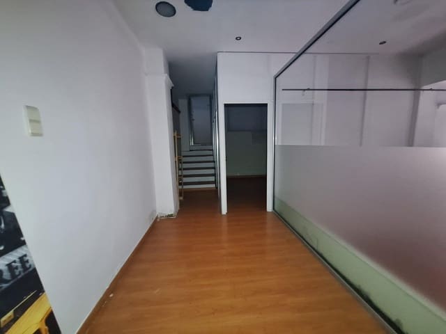 Komercyjne do wynajęcia w Alzira - 700 € (Ref: 8900335)