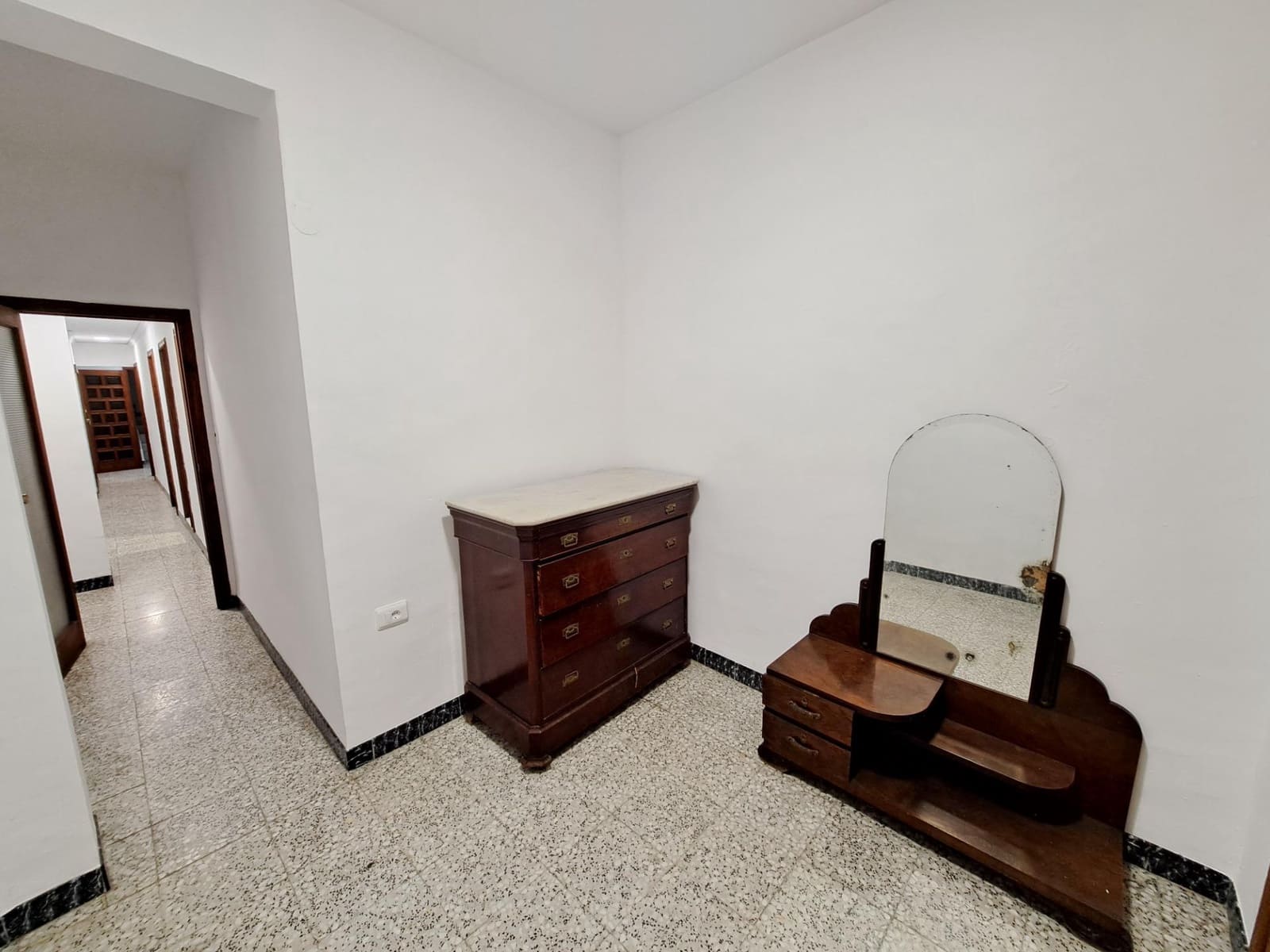 8 soveværelse Byhus til salg i Alzira med garage - € 254.000 (Ref: 8911183)