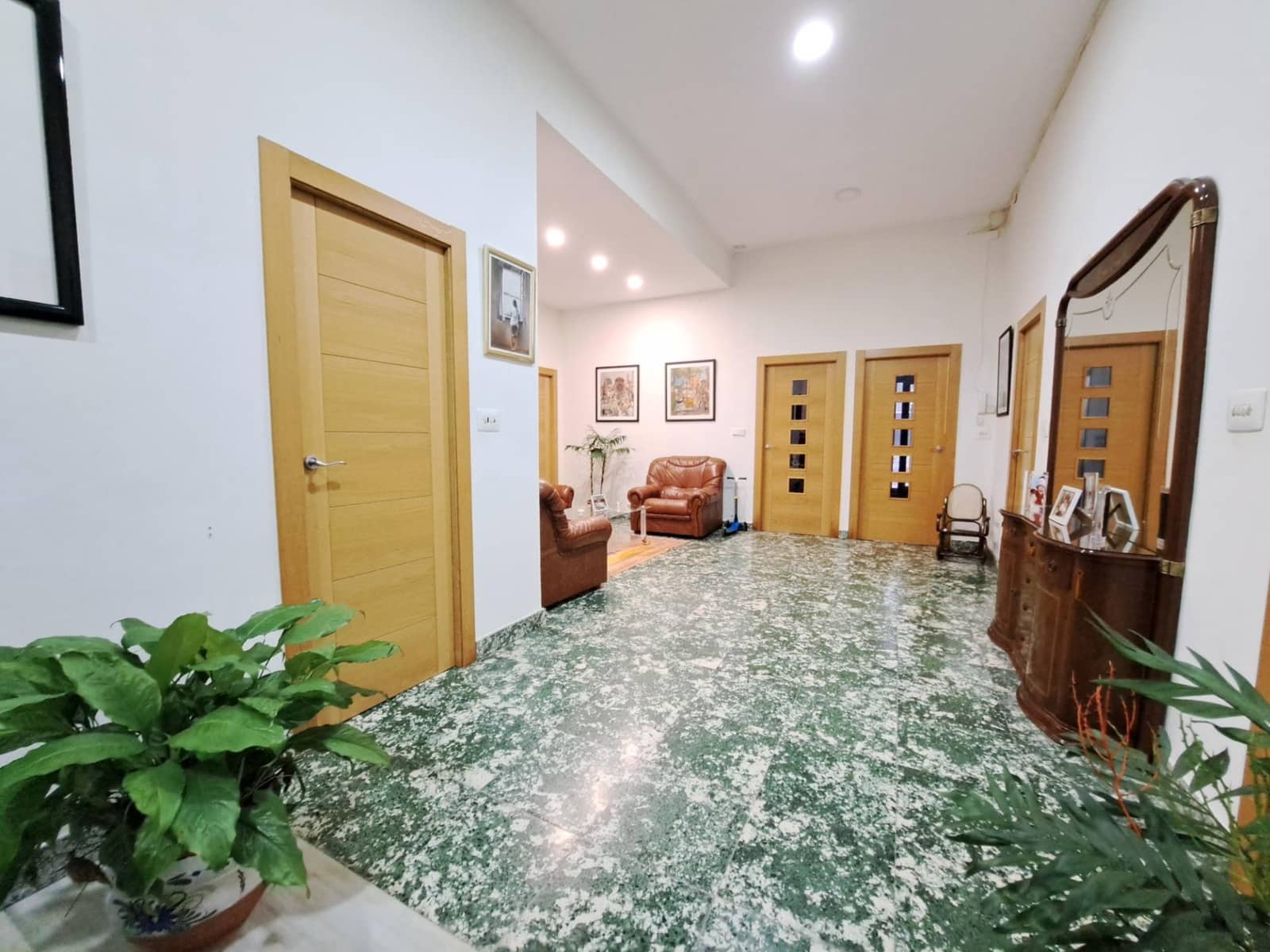 6 soveværelse Lejlighed til salg i Carcaixent - € 220.000 (Ref: 8911184)