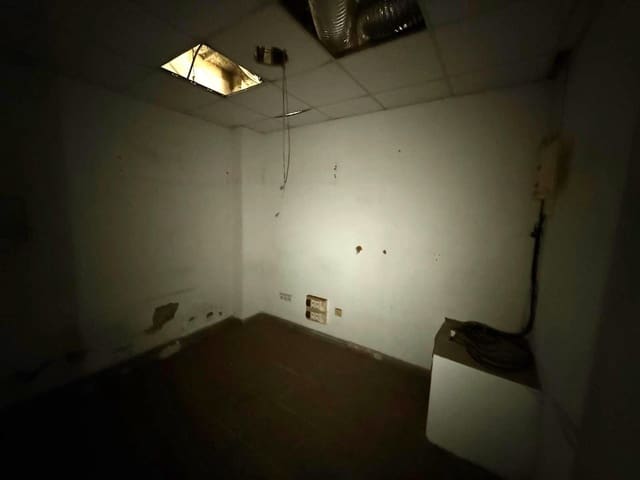 Komercyjne do wynajęcia w Alzira - 5 000 € (Ref: 8918216)