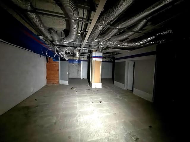 Komercyjne do wynajęcia w Alzira - 5 000 € (Ref: 8918216)