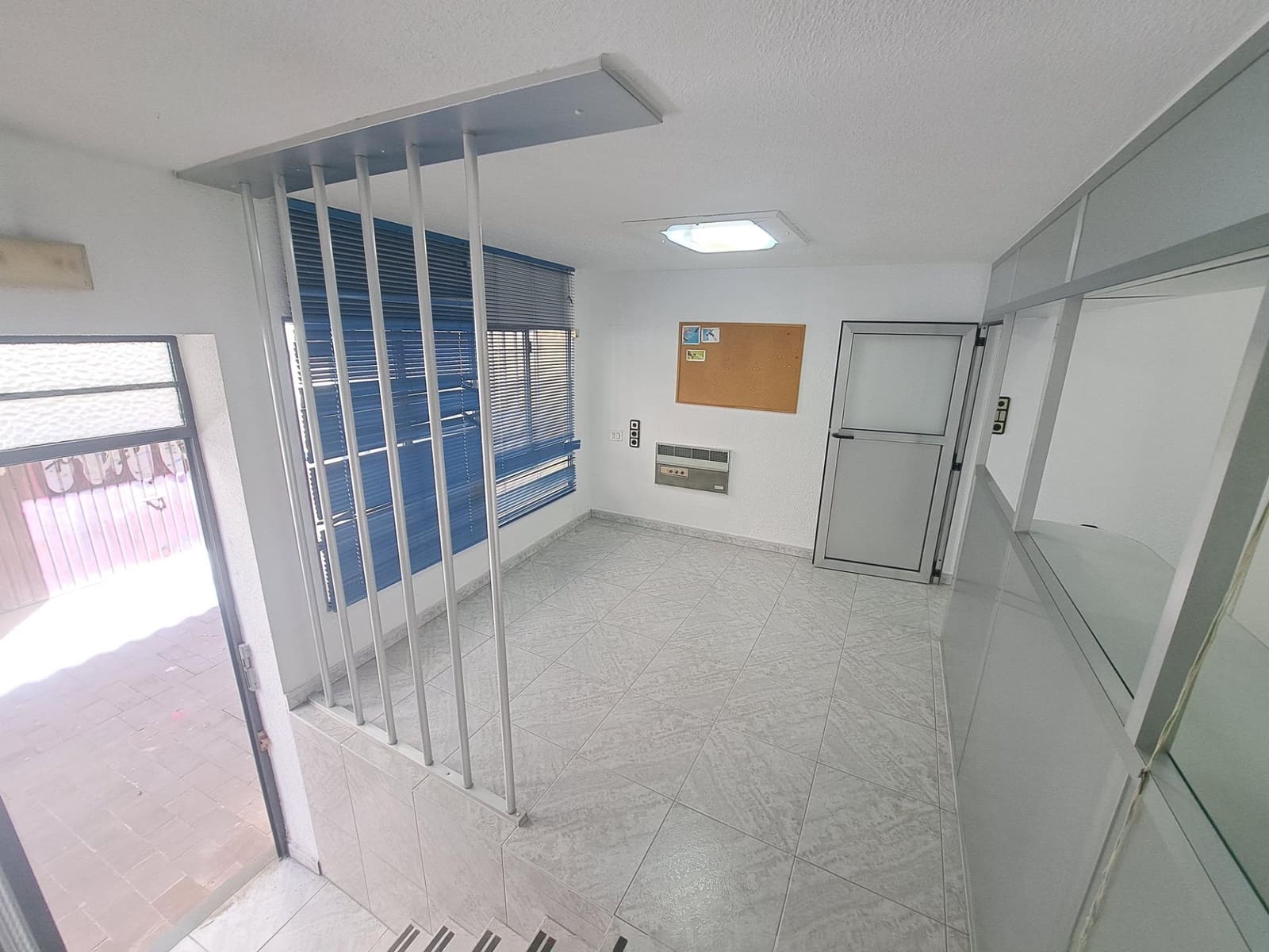 Kontor til salgs i Alzira - € 40 000 (Ref: 8946779)