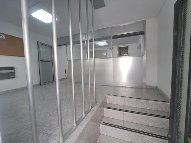 Office for sale in Alzira - € 40,000 (Ref: 8946779)