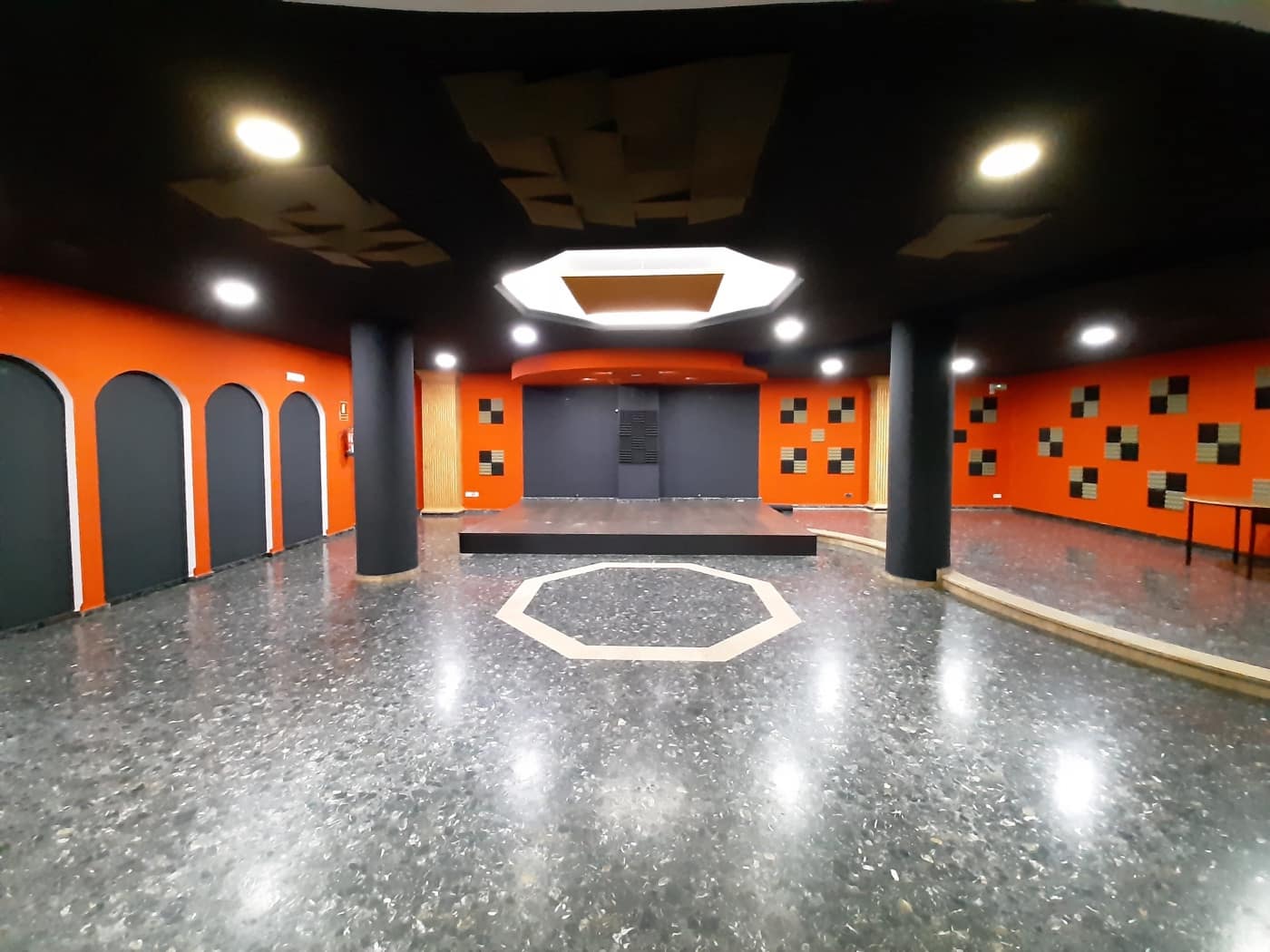 Erhverv til leje i Alzira - € 1.200 (Ref: 8970314)