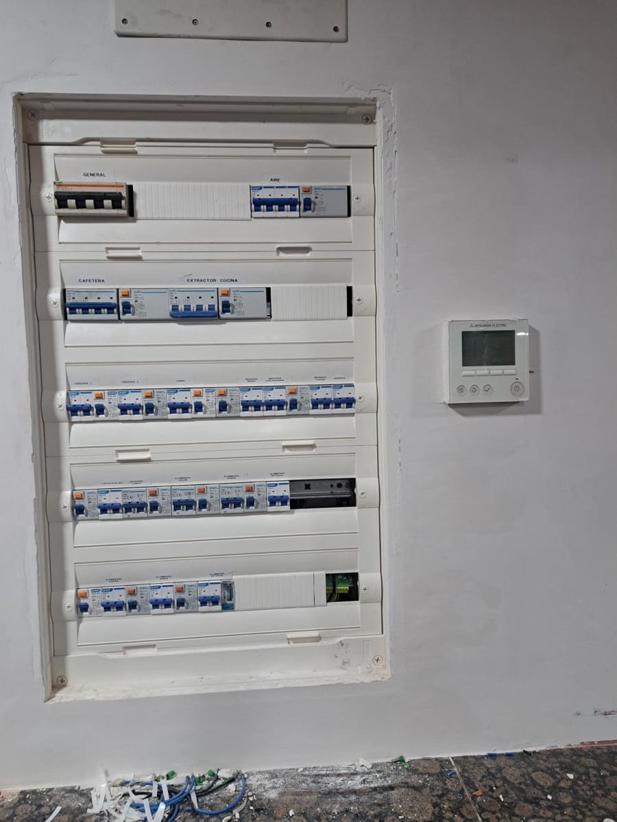 Erhverv til leje i Alzira - € 1.200 (Ref: 8970314)