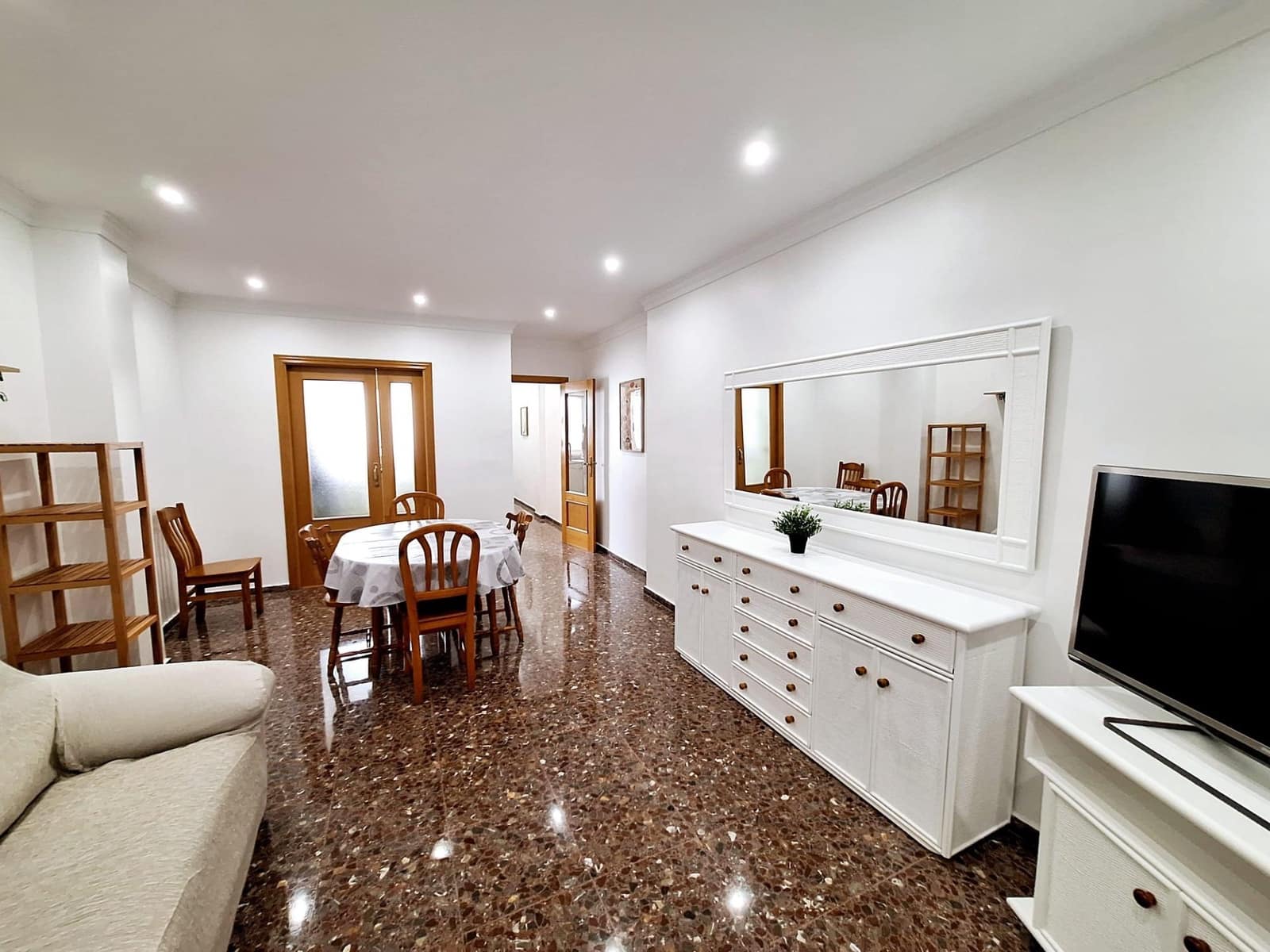 3 slaapkamer Flat te huur in Carcaixent - € 760 (Ref: 8999423)