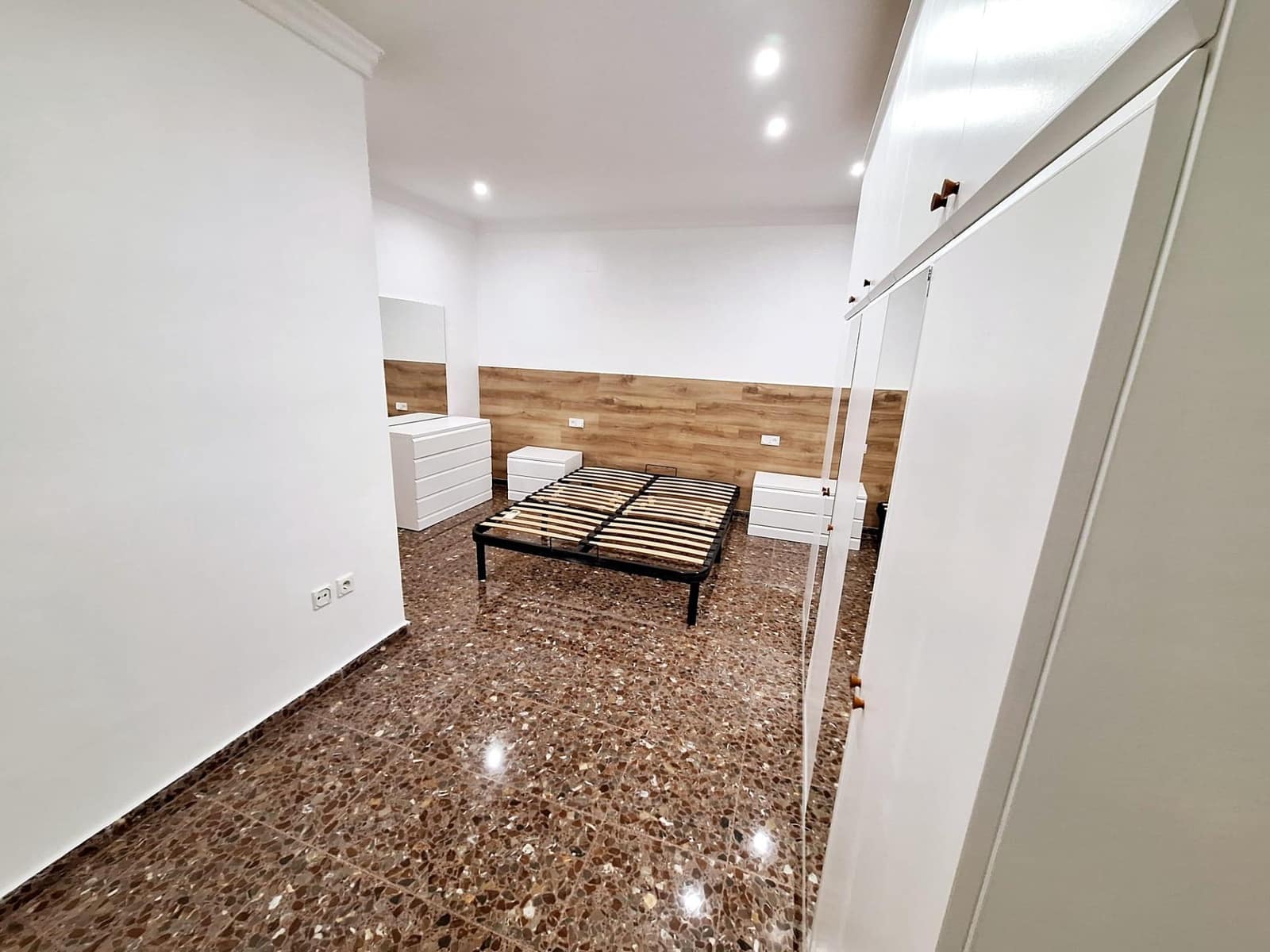 3 slaapkamer Flat te huur in Carcaixent - € 760 (Ref: 8999423)