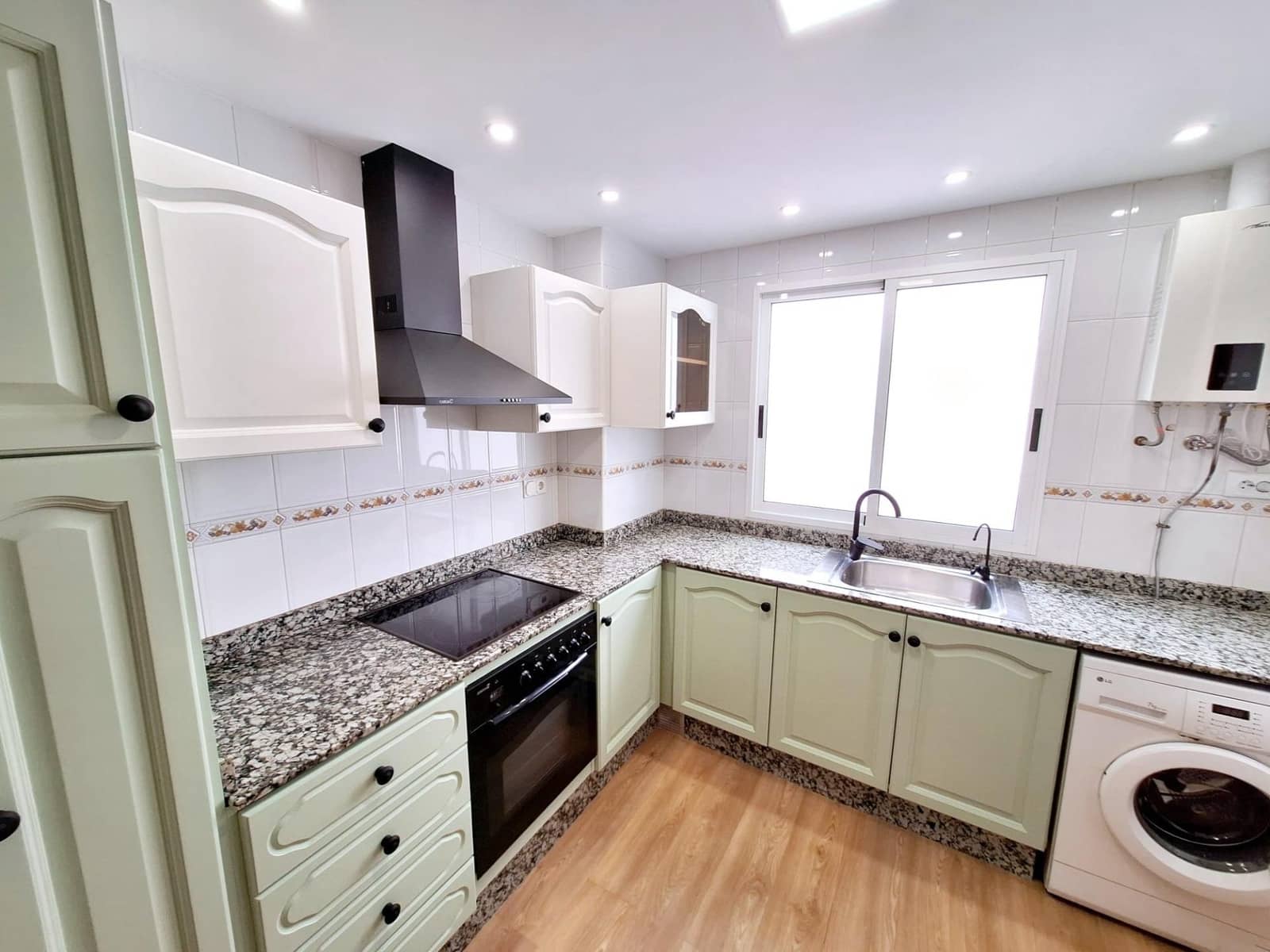 3 slaapkamer Flat te huur in Carcaixent - € 760 (Ref: 8999423)