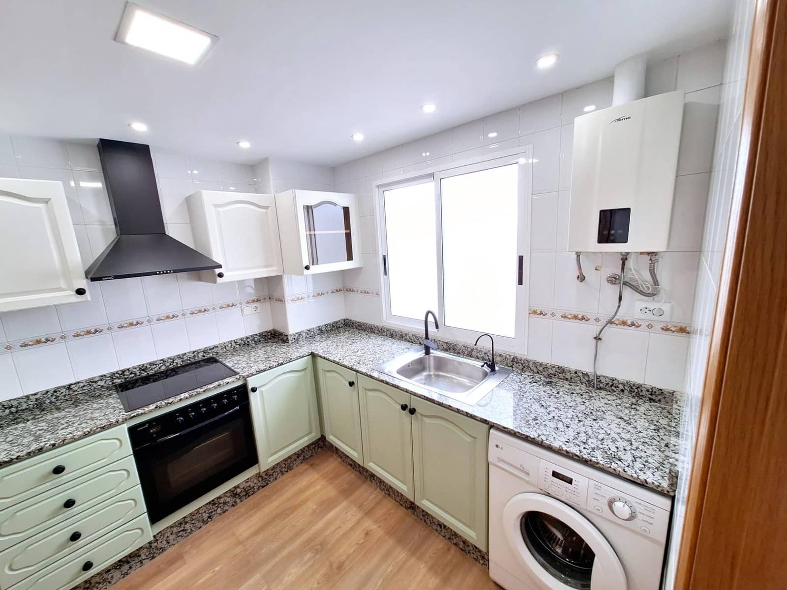 3 slaapkamer Flat te huur in Carcaixent - € 760 (Ref: 8999423)