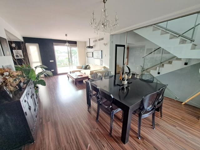 4 slaapkamer Rijtjeshuis te koop in Alzira - € 380.000 (Ref: 9023114)