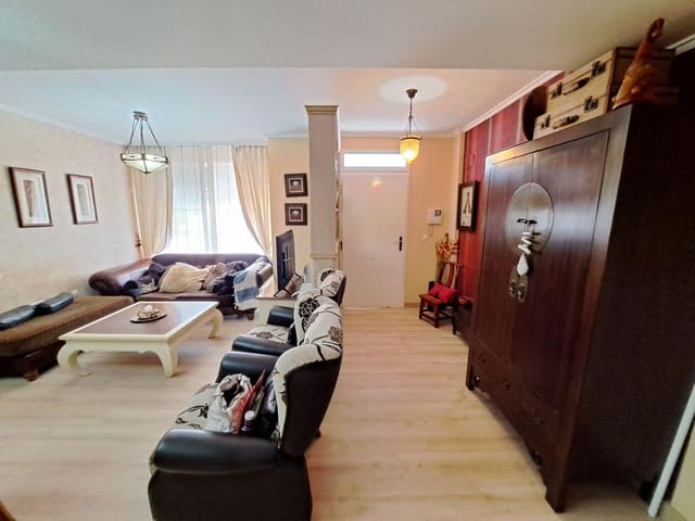 3 sovrum Radhus till salu i Alzira - 265 000 € (Ref: 9029478)