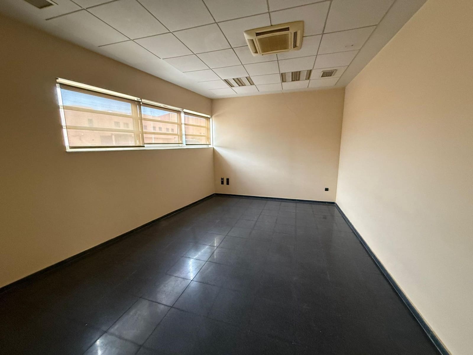 Virksomhed til salg i Valencia by - € 1.000.000 (Ref: 9110197)