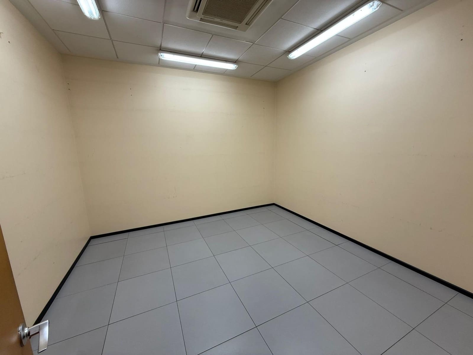 Virksomhed til salg i Valencia by - € 1.000.000 (Ref: 9110197)