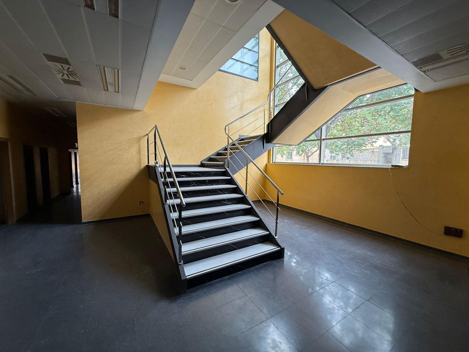 Virksomhed til salg i Valencia by - € 1.000.000 (Ref: 9110197)