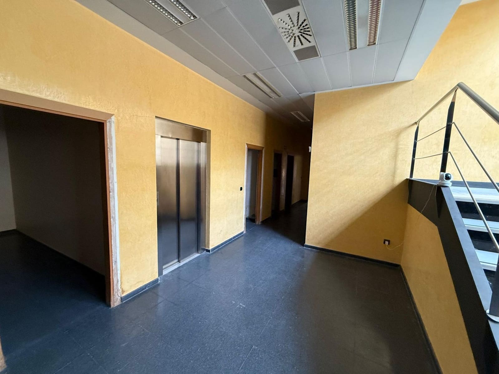 Virksomhed til salg i Valencia by - € 1.000.000 (Ref: 9110197)