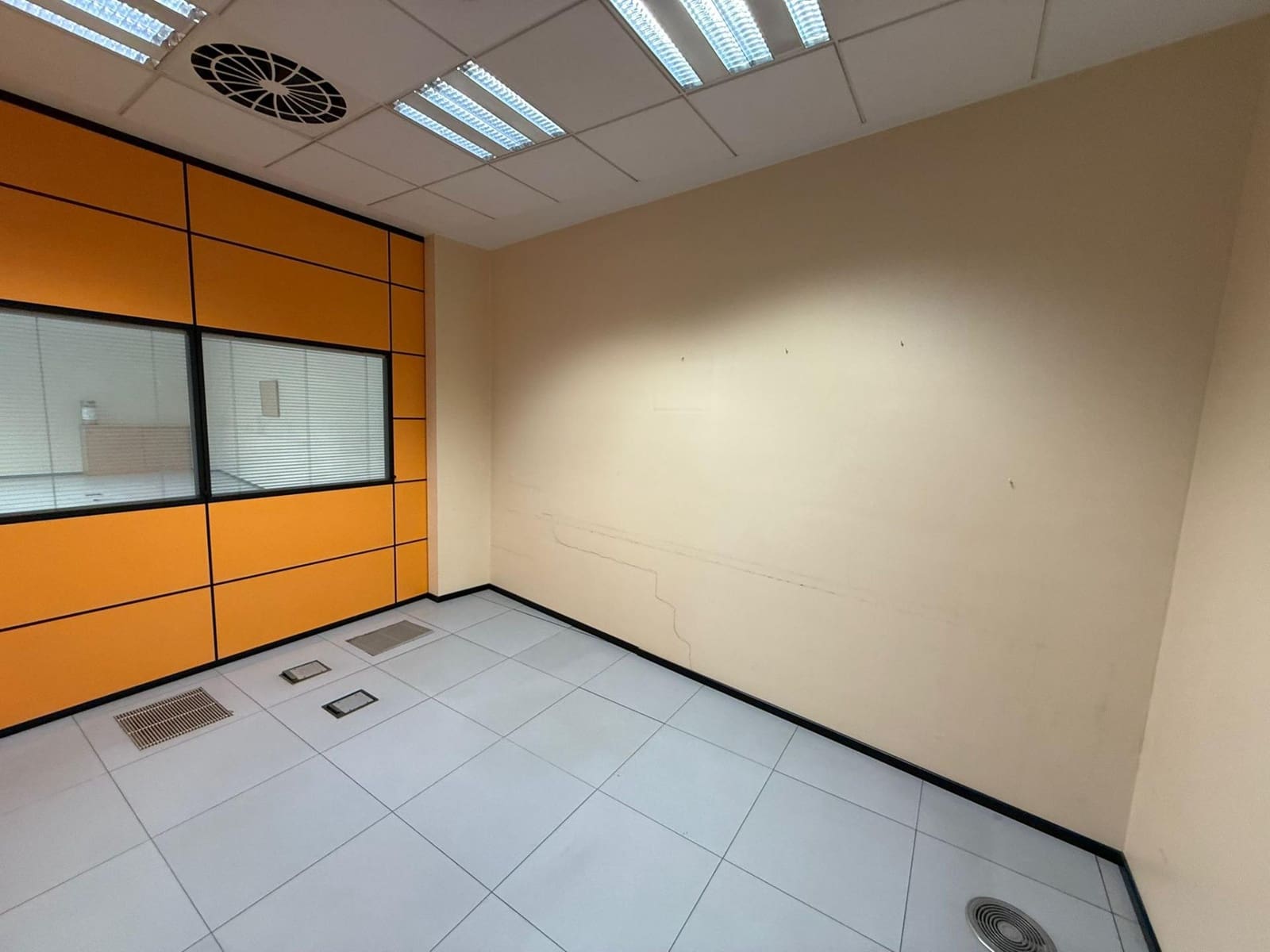 Virksomhed til salg i Valencia by - € 1.000.000 (Ref: 9110197)