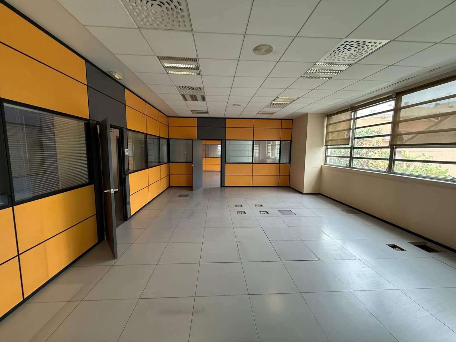 Virksomhed til salg i Valencia by - € 1.000.000 (Ref: 9110197)