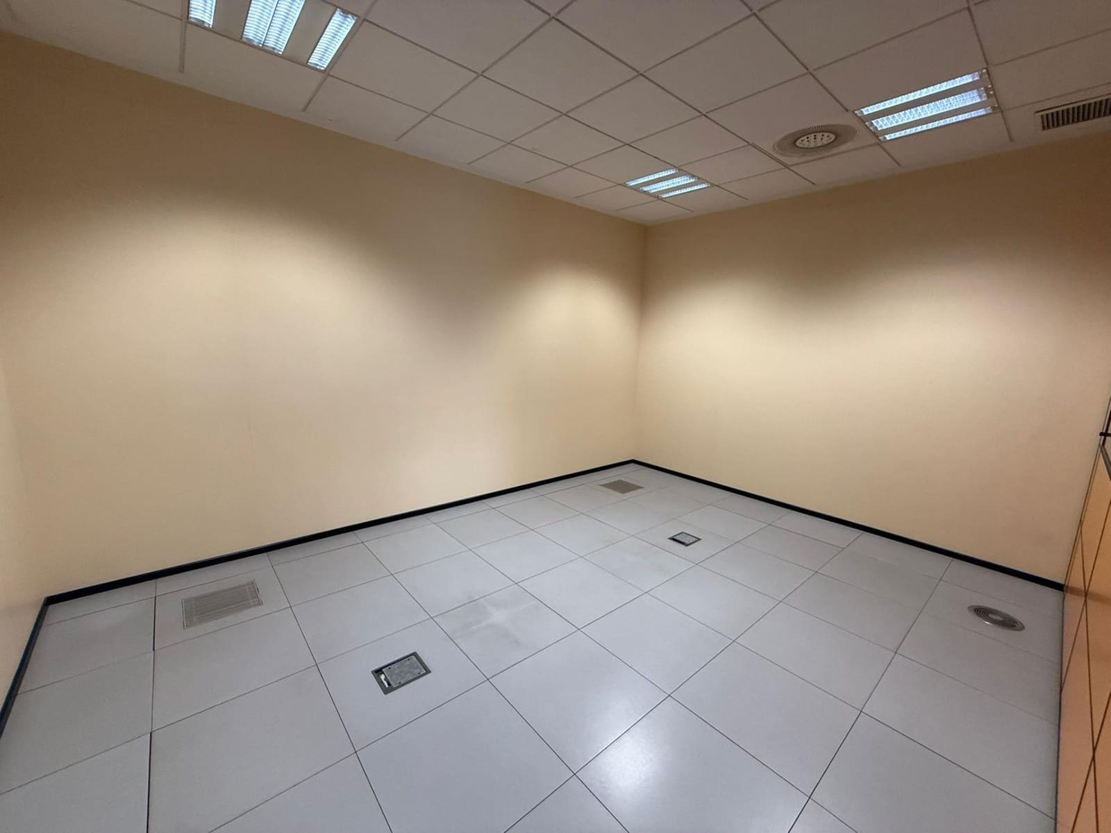 Virksomhed til salg i Valencia by - € 1.000.000 (Ref: 9110197)