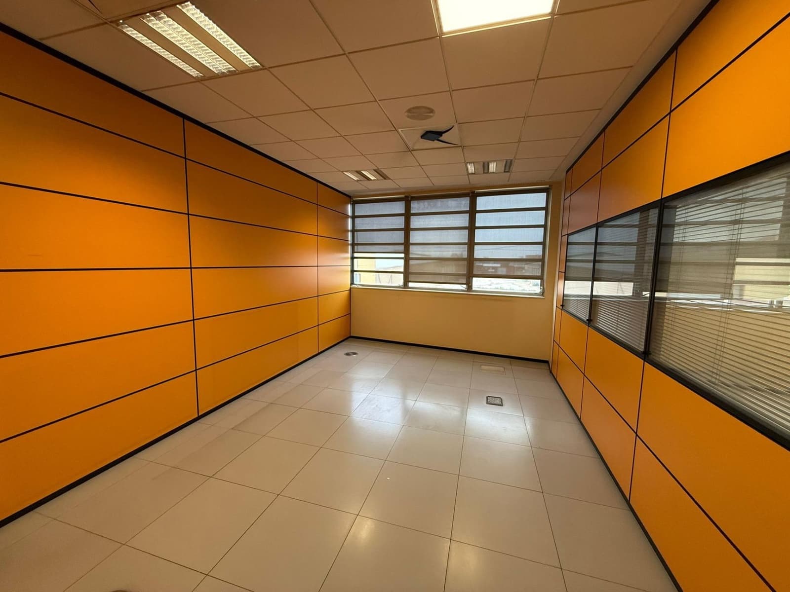 Virksomhed til salg i Valencia by - € 1.000.000 (Ref: 9110197)